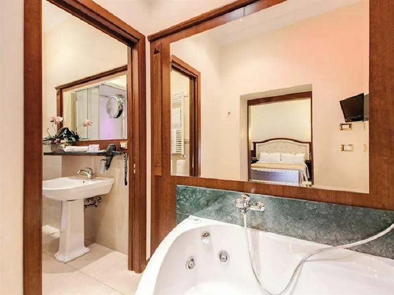 Esedra Inn Roma 2*,  Italia