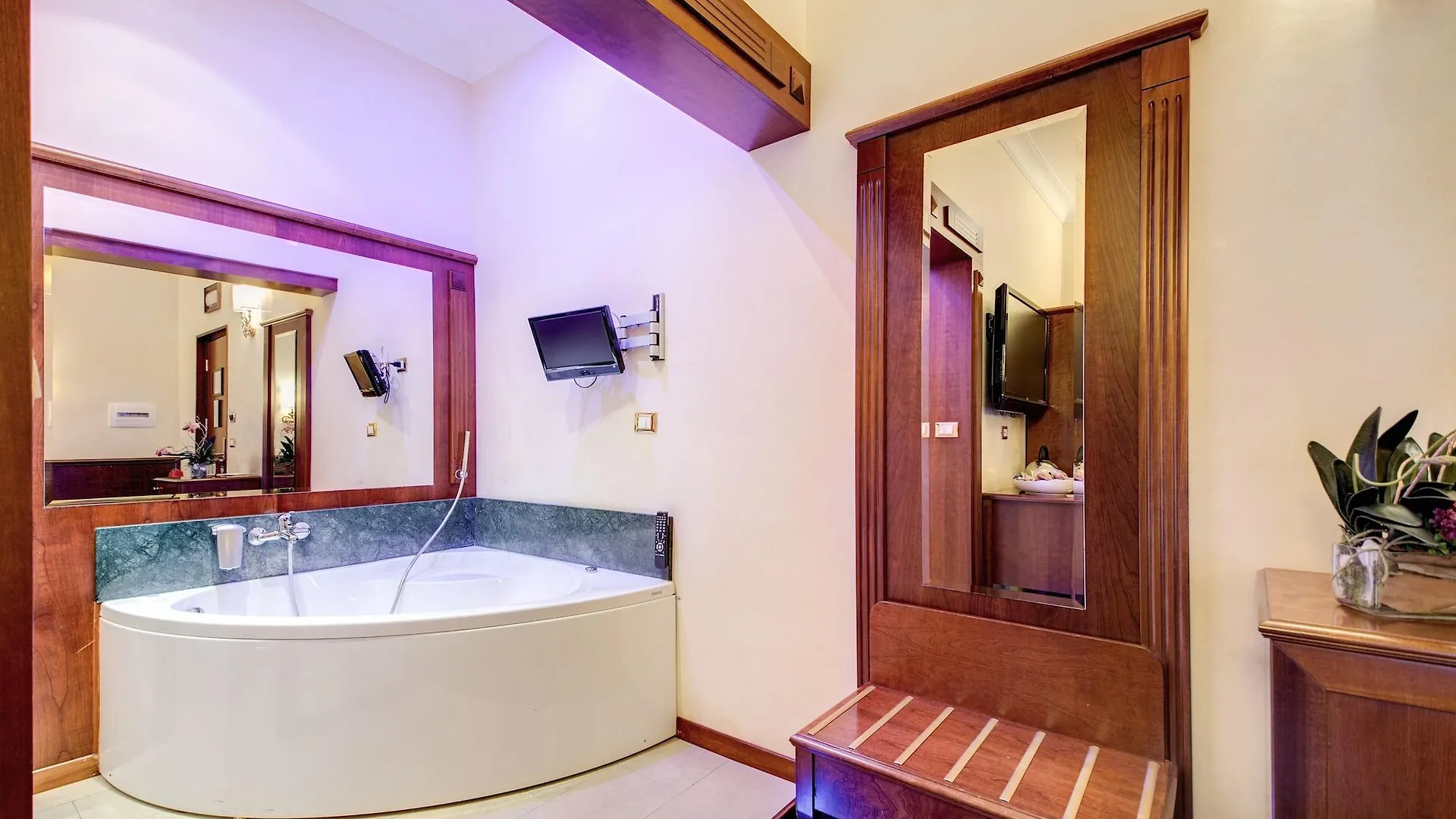 Esedra Inn Roma 2*,